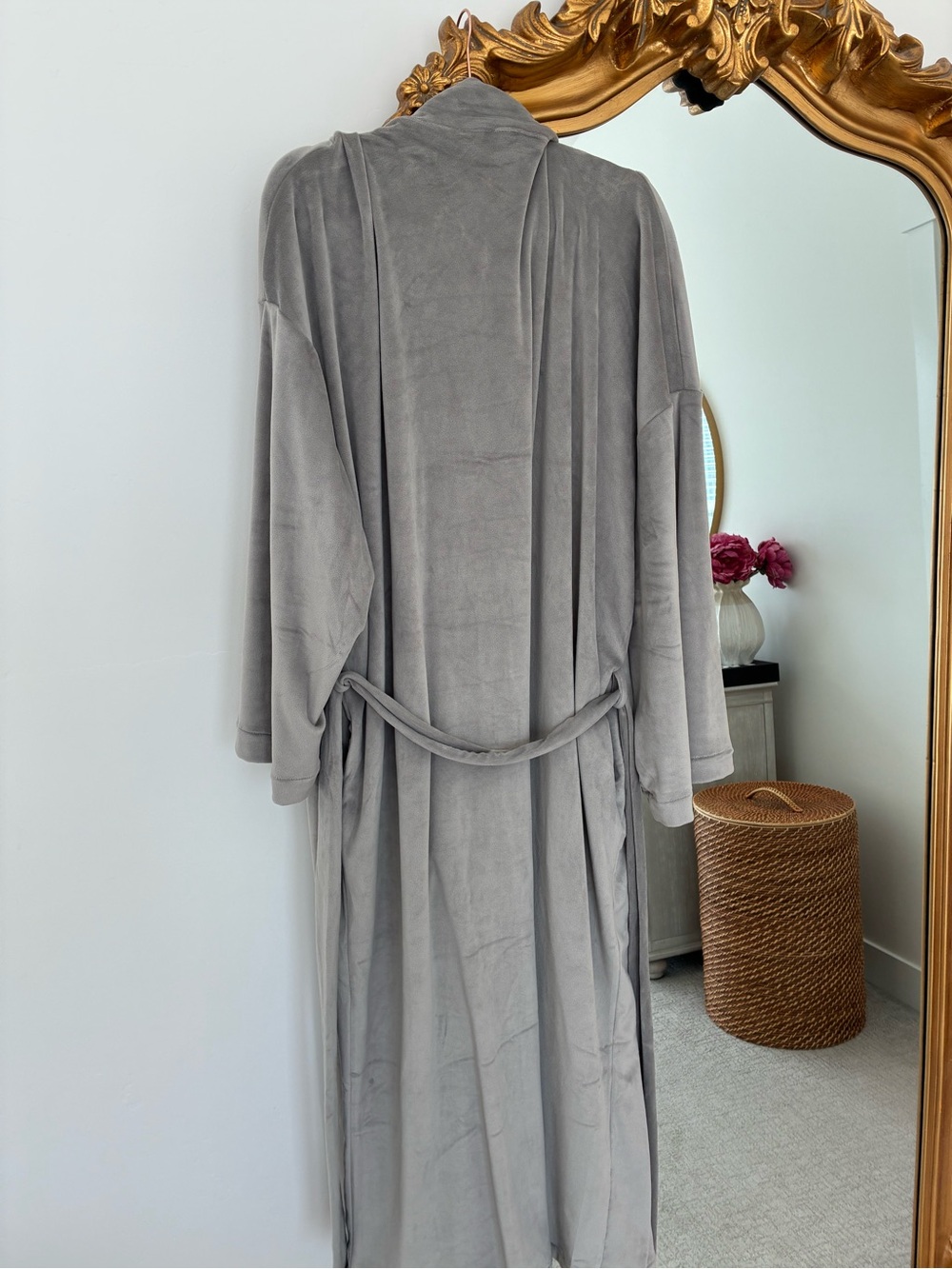 SKIMS Gray Long Plush Robe - Picture 3 of 4